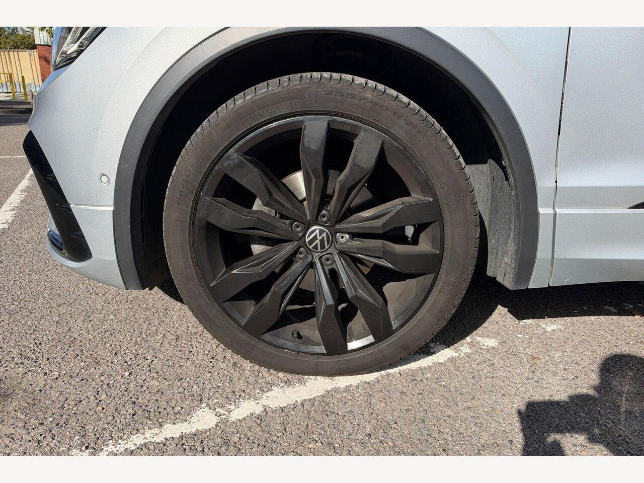 2024 Volkswagen Tiguan 2.0 TDI Black Edition DSG Euro 6 (s/s) 5dr — photo 5
