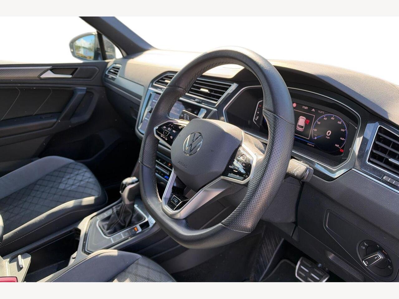 2024 Volkswagen Tiguan 2.0 TDI Black Edition DSG Euro 6 (s/s) 5dr — photo 6