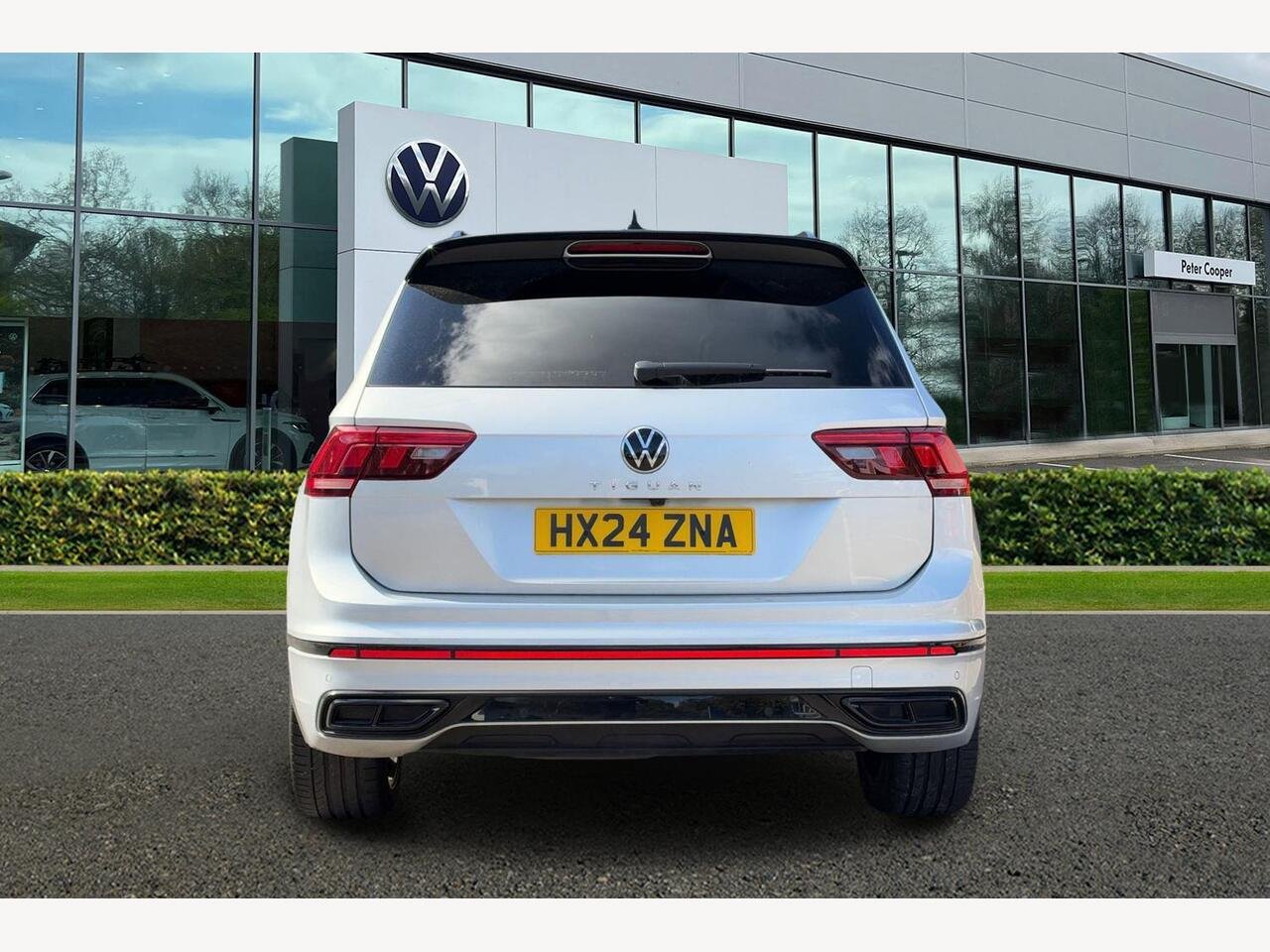 2024 Volkswagen Tiguan 2.0 TDI Black Edition DSG Euro 6 (s/s) 5dr — photo 9