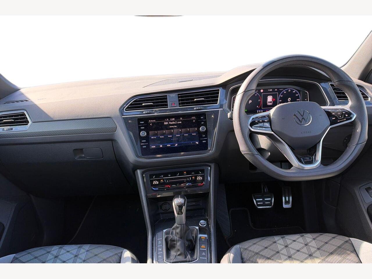 2024 Volkswagen Tiguan 2.0 TDI Black Edition DSG Euro 6 (s/s) 5dr — photo 10