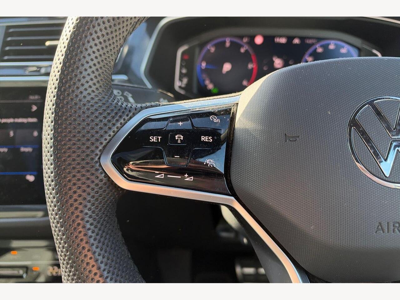 2024 Volkswagen Tiguan 2.0 TDI Black Edition DSG Euro 6 (s/s) 5dr — photo 15