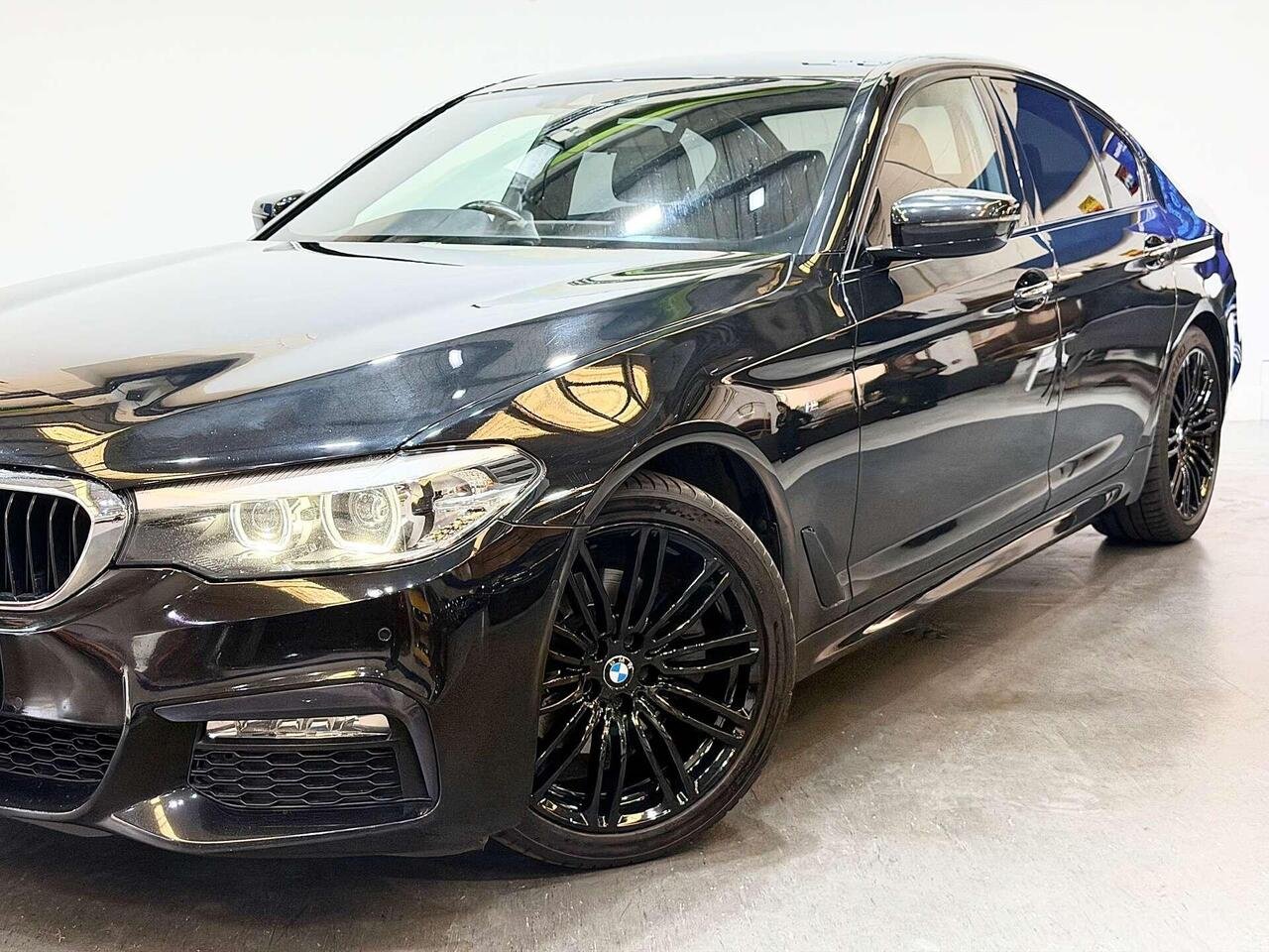 2018 BMW 5 Series 2.0 520d M Sport Auto xDrive Euro 6 (s/s) 4dr — photo 12