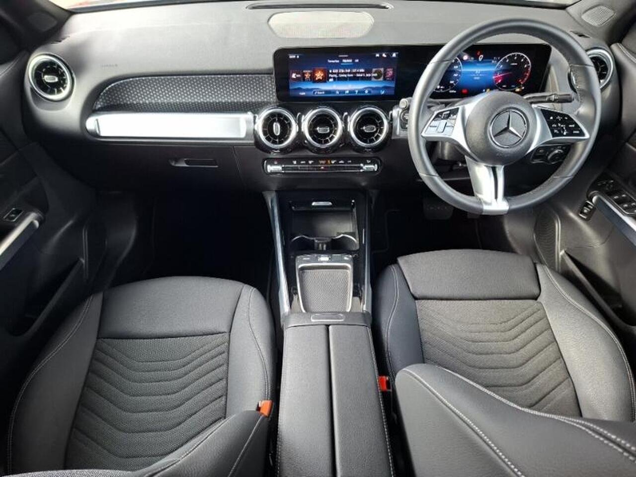 2025 Mercedes-Benz GLB 1.3 GLB200h MHEV Sport (Executive) 7G-DCT Euro 6 (s/s) 5dr — photo 3
