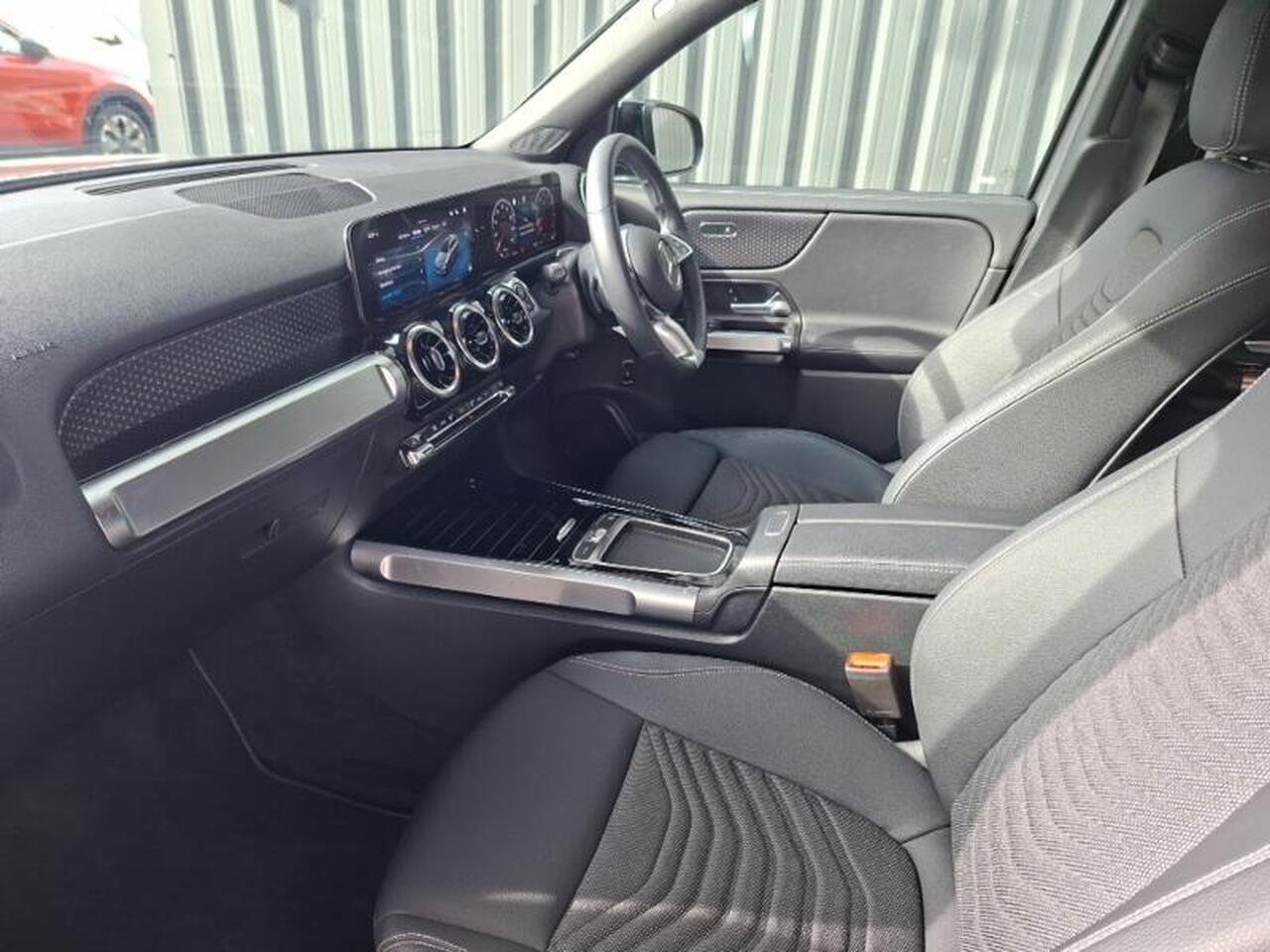 2025 Mercedes-Benz GLB 1.3 GLB200h MHEV Sport (Executive) 7G-DCT Euro 6 (s/s) 5dr — photo 5